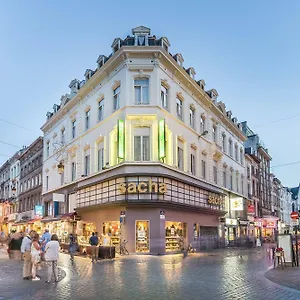 Отель Safestay Grand Place